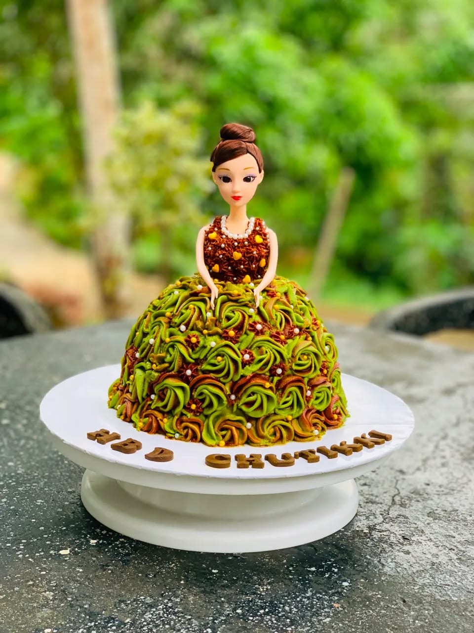 A full rosette gown cake, piped by hand.
